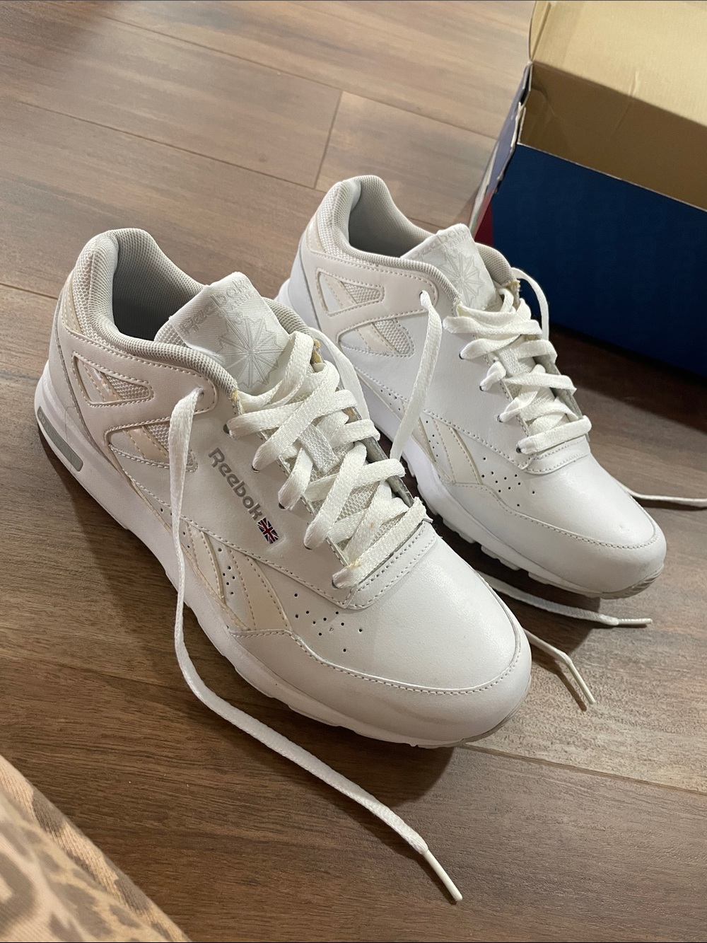 Reebok women’s White Classic Leather Sneakers